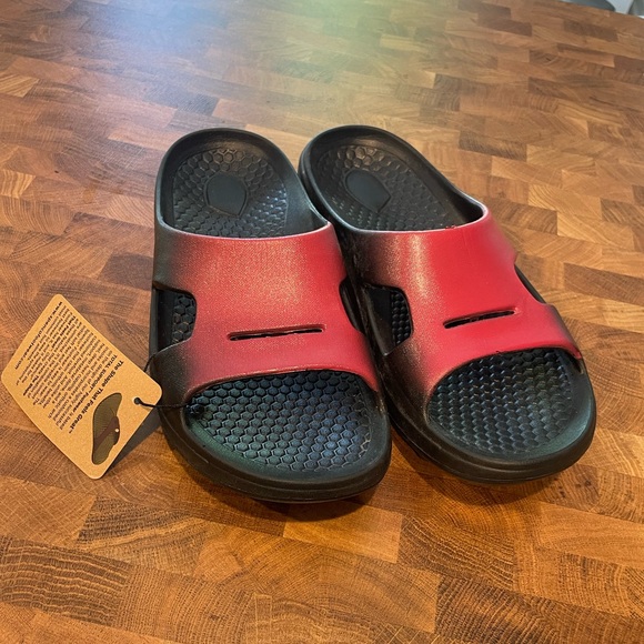 NWT Spenco Fusion Unisex recovery 2 fade red and‎ black slides- size W9 M8 - Picture 2 of 7
